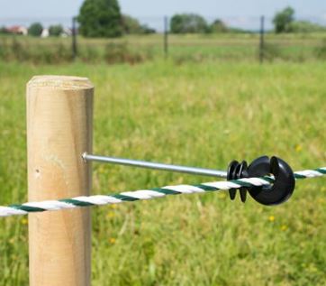 Beaumont - Screw-in Ring Offset Insulators - Black - 10/Pack (7.8" Off Set)